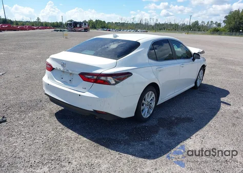 2023 Toyota Camry Le z USA, uszkodzony, nr VIN 4T1R11AK9PU838150